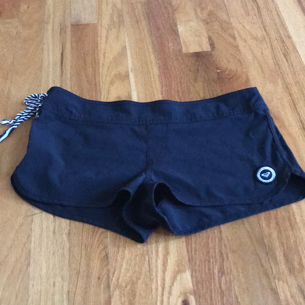 black roxy shorts
